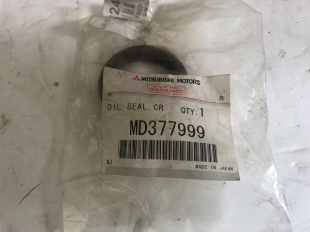 Сальник колінвала двигуна (передній) MD377999 MITSUBISHI
