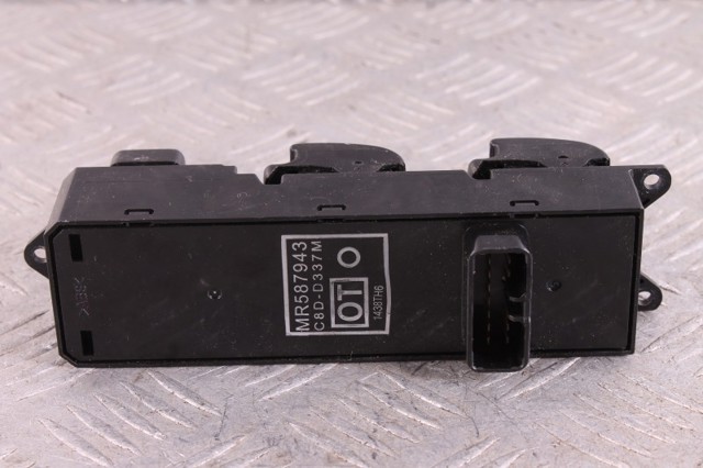 Кнопки переднього лівого склопід'ємника MR587943 MITSUBISHI