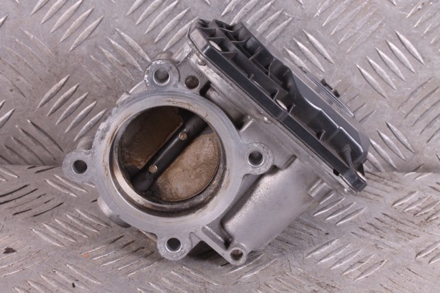 Блок дросельної заслінки PE0113640B MAZDA