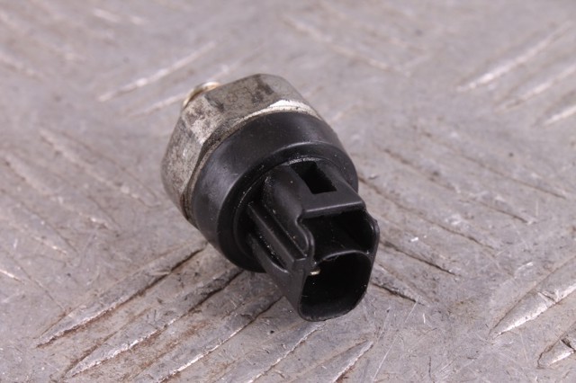Датчик тиску масла PE0118501 MAZDA