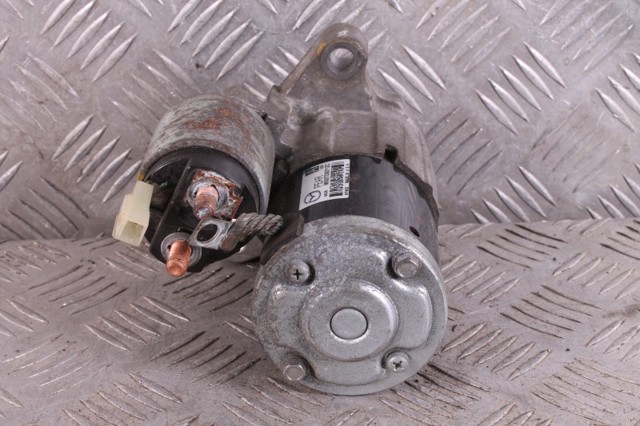 Стартер двигуна PE0718400 MAZDA
