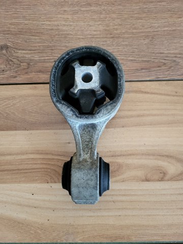 Подушка (опора) двигуна, права верхня 113504BA0A NISSAN