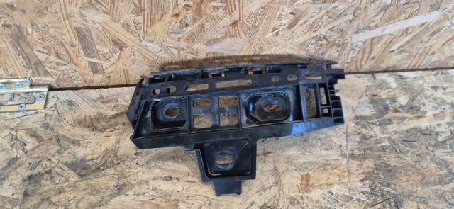 Направляюча заднього бампера, права 561807484A VAG