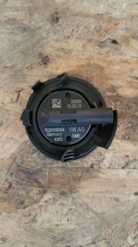 Датчик Ейрбег передній 5Q0959354 VAG