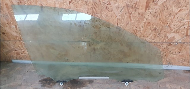 Скло пасажирських дверей 681010R030 TOYOTA