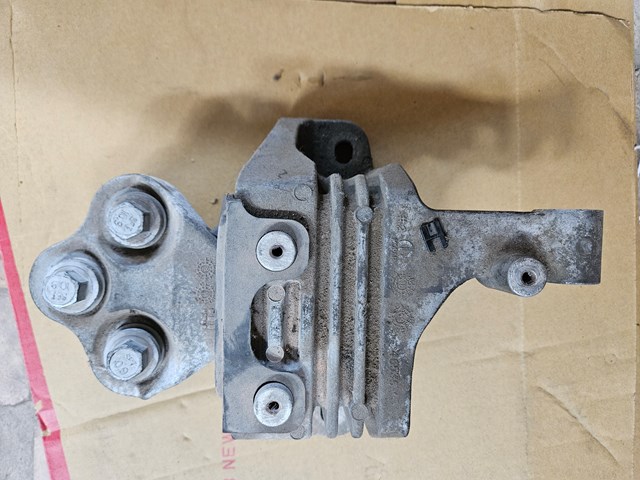 Подушка (опора) двигуна, ліва 68418876AB CHRYSLER
