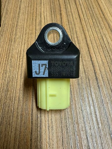 Датчик Ейрбег передній 8983128040 TOYOTA