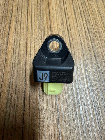 Датчик Ейрбег передній 8983147050 TOYOTA