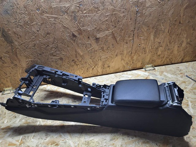 Кронштейн підлокітника 8W0864283B VAG