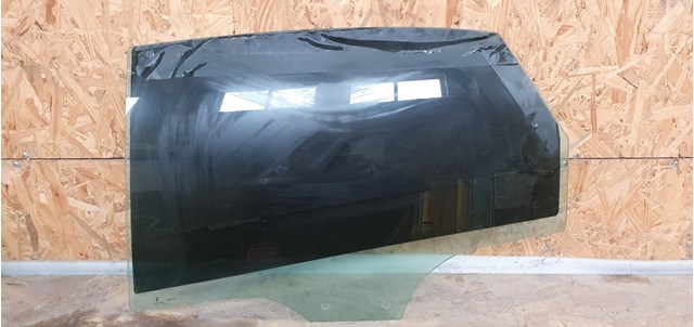 Скло задньої двері лівої 8W5845205 VAG