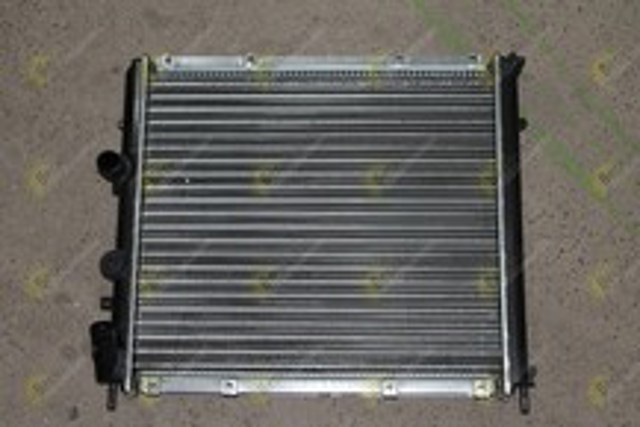 Радіатор охолодження двигуна kangoo 15d/19d mt -ac 97- (van wezel) D7R002TT
