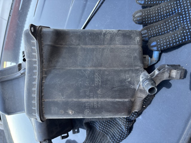 Бачок системи охолодження двигуна розширювальний 17137601949 BMW