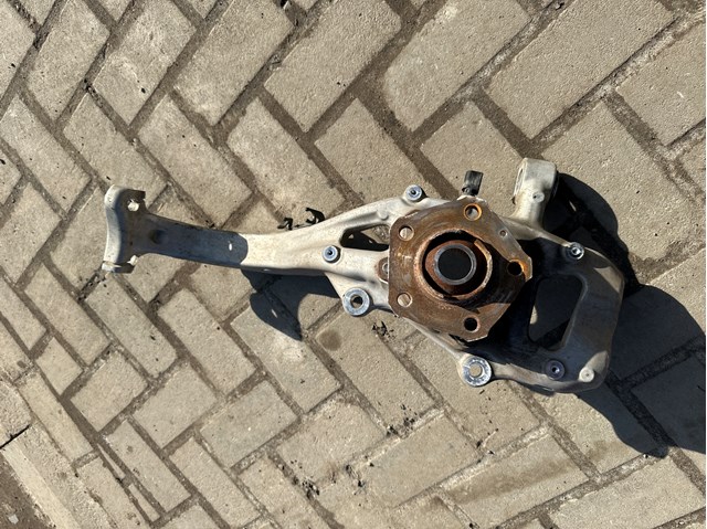 Цапфа поворотна права 4M0407242J VAG