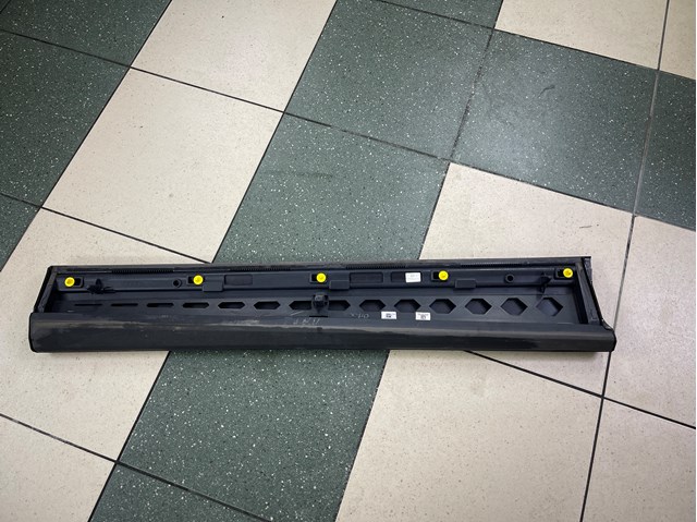 Накладка передньої правої двері 4M8853960B VAG