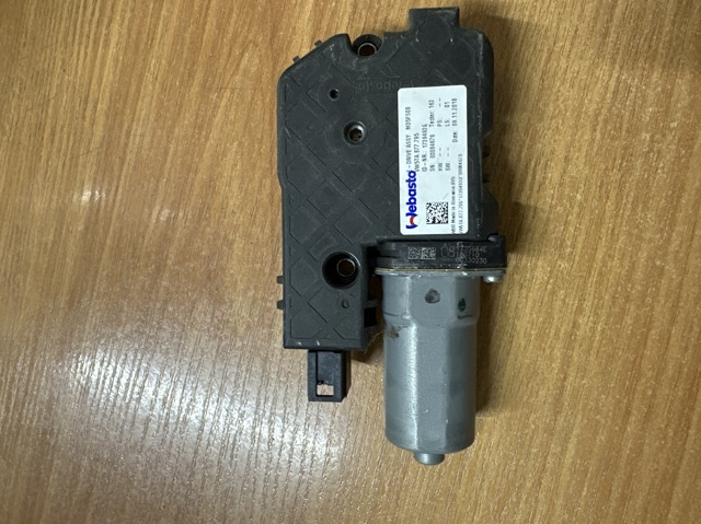 Мотор приводу люка 5TA877795 VAG