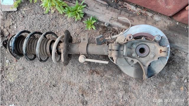 Цапфа - поворотний кулак передній, лівий 400154EA0A NISSAN
