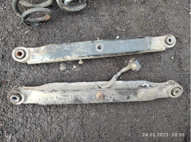 Балансир задній нижній, лівий 55111JD00A NISSAN