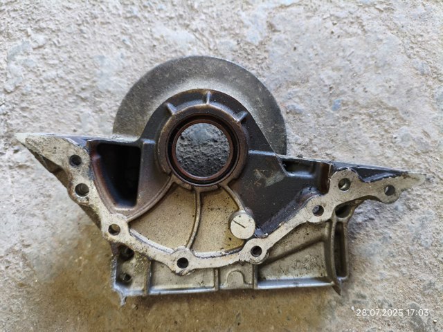 Кришка двигуна передня 8200391938 RENAULT