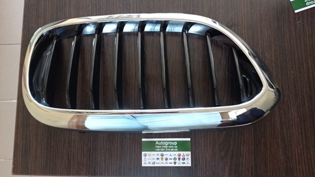 Решітка радіатора права 51137390864 BMW