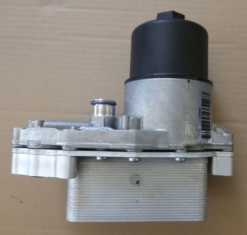 Корпус масляного фільтра LR040738 LAND ROVER
