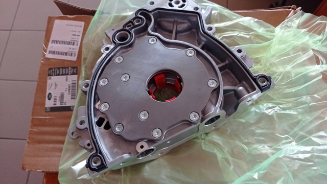 Насос масляний LR096231 LAND ROVER