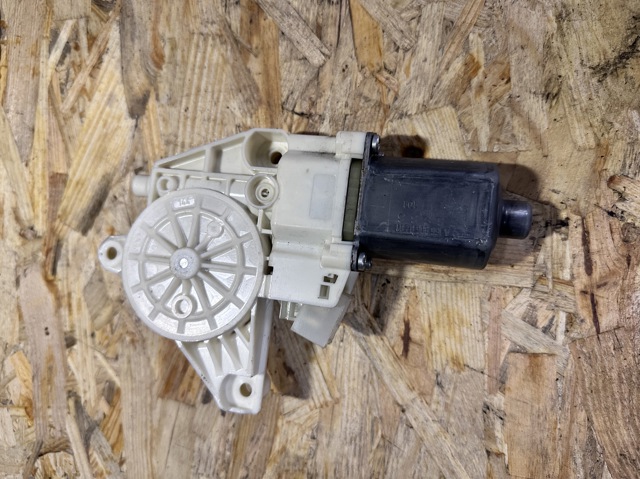 Привід ліфта передній A1669060201 MERCEDES