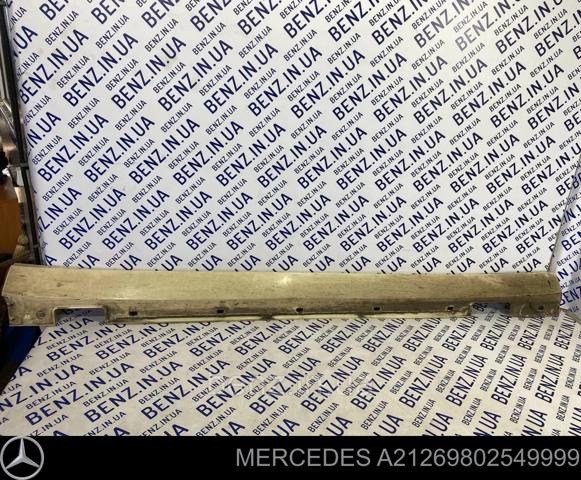 Накладка зовнішня (молдинг) порога, правий A21269802549999 MERCEDES