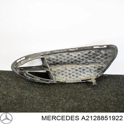 Заглушка, решітка протитуманних фар бампера переднього, ліва A2128851922 MERCEDES