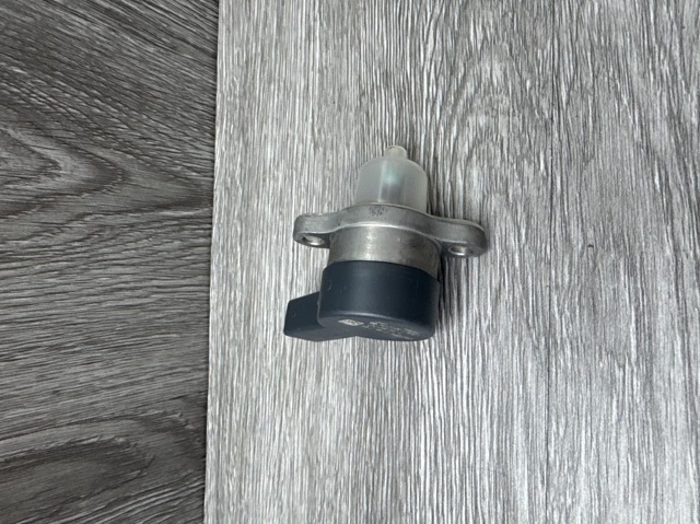 Регулятор тиску палива в паливній рейці 0281002241 BOSCH