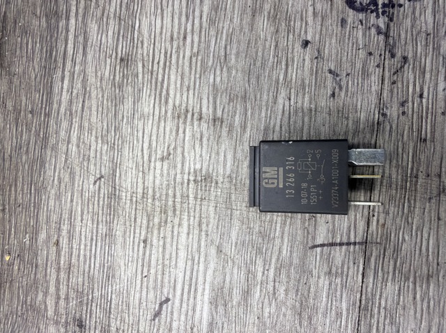 Реле поворотів 13266316 GM