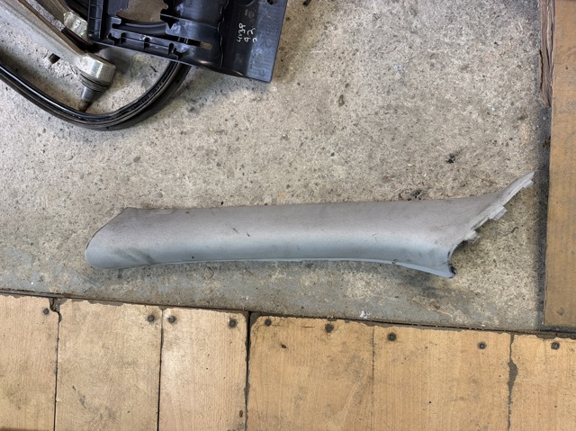 Переднє скло 1636905925 MERCEDES