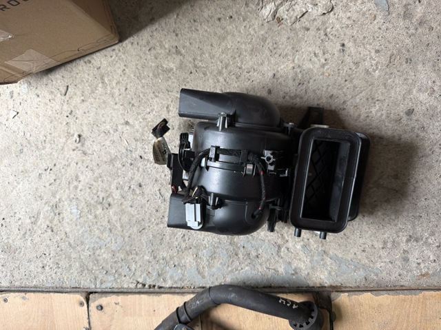 Корпус вентилятора пічки (опалювача салону), в зборі 1638300308 MERCEDES