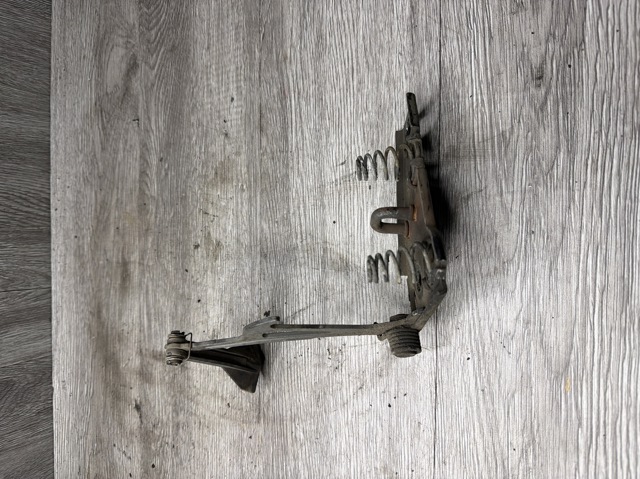 Замок кришки капота 1638800660 MERCEDES