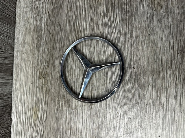 Емблема кришки багажника, фірмовий значок 1648170016 MERCEDES