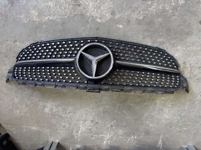Захисна решітка радіатора 2058804383 MERCEDES