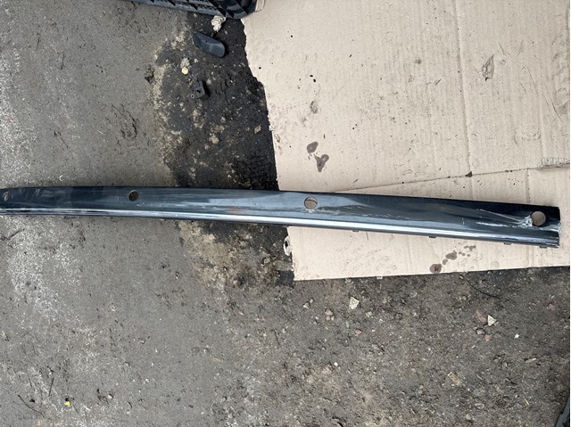 Молдинг бампера заднього, центральний 2208851221 MERCEDES