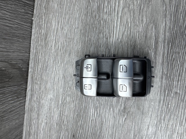 Кнопка вмикання двигуна склопідіймача задня права 2229051505 MERCEDES