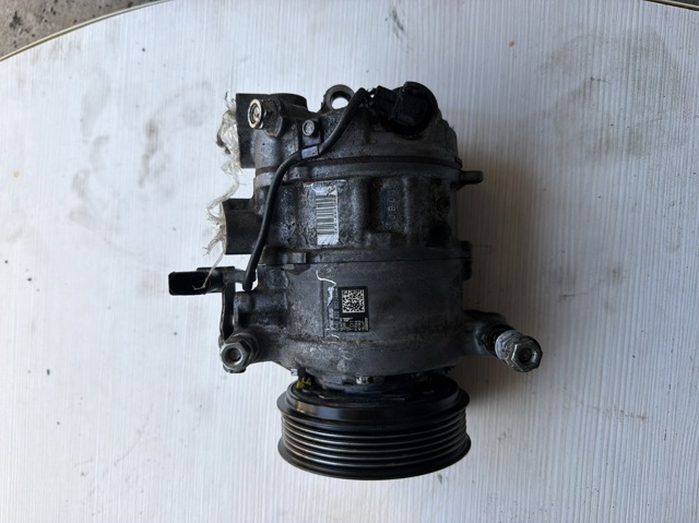 Компресор кондиціонера 4M0820803J VAG