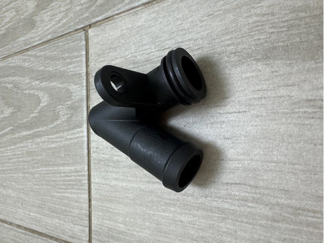Водяний патрубок 6122030008 MERCEDES