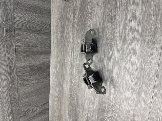 Петля заднтої двері, правої 687500H010 TOYOTA