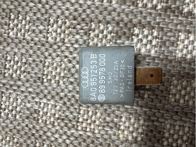 Реле паливного насоса 8A0951253B VAG