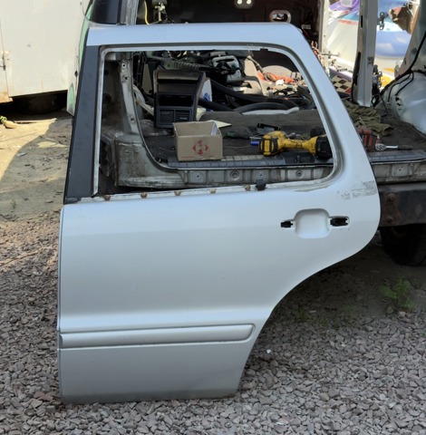 Двері пасажирськи задні ліві A1637301505 MERCEDES
