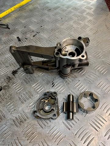 Насос маслозакачуючий 11417805815 BMW