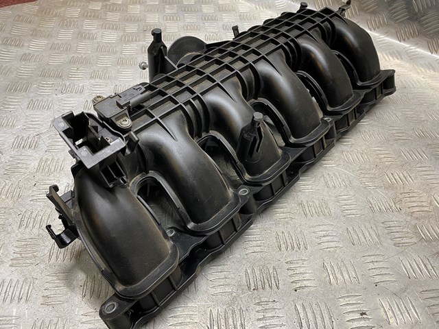 Колектор впускний 11617576911 BMW