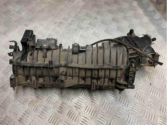 Колектор впускний 11618506406 BMW