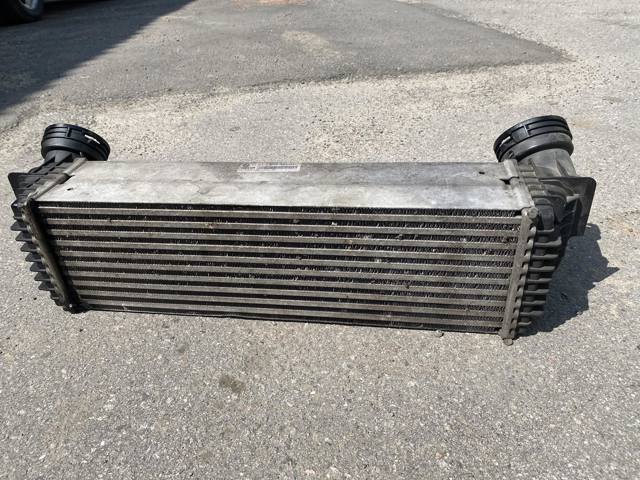 Охолоджувач наддувочного повітря 17517809321 BMW