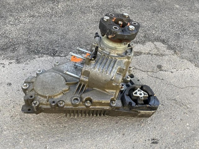 Коробка роздавальна 27107599886 BMW