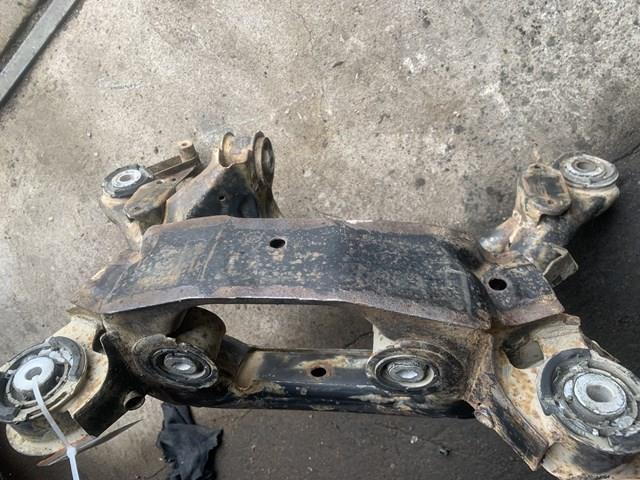 Балка задньої підвіски поперечна 33303452189 BMW