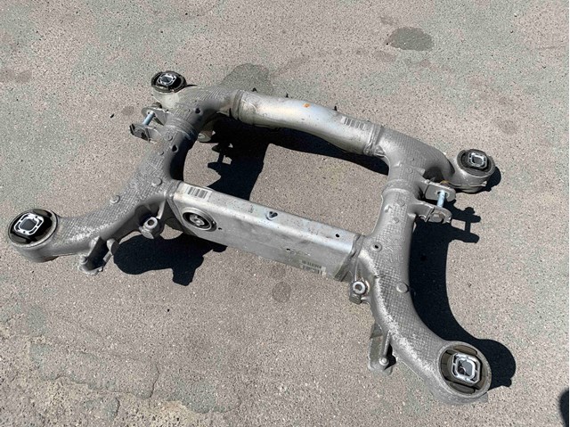 Балка задньої підвіски поперечна 33316799103 BMW