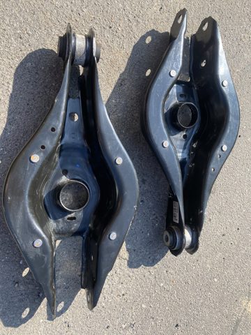 Балансир задній нижній 33326886448 BMW